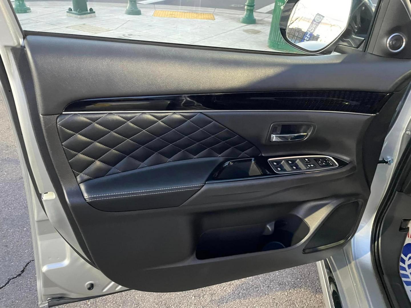 2020 SILVER /BLACK Mitsubishi Outlander PHEV (JA4J24A59LZ) , located at 744 E Miner Ave, Stockton, CA, 95202, (209) 944-5770, 37.956863, -121.282082 - Photo#5